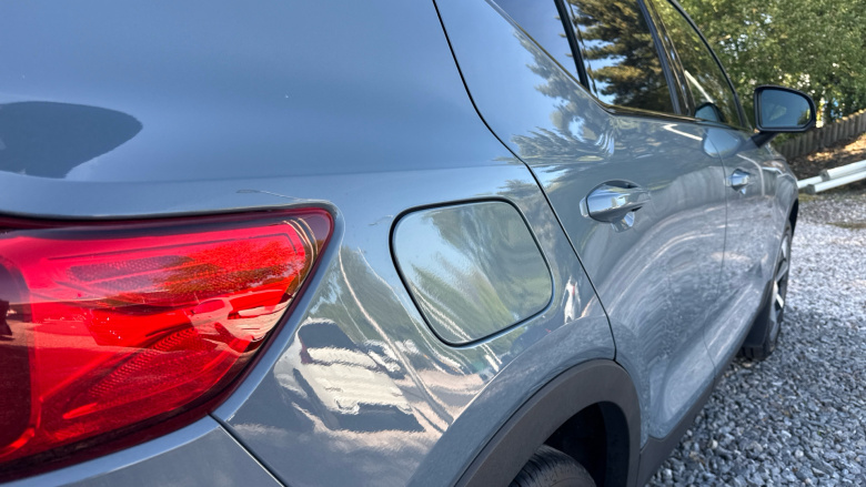 Volvo XC40 2.0 B4P Ultimate Dark 5dr Auto Petrol Estate